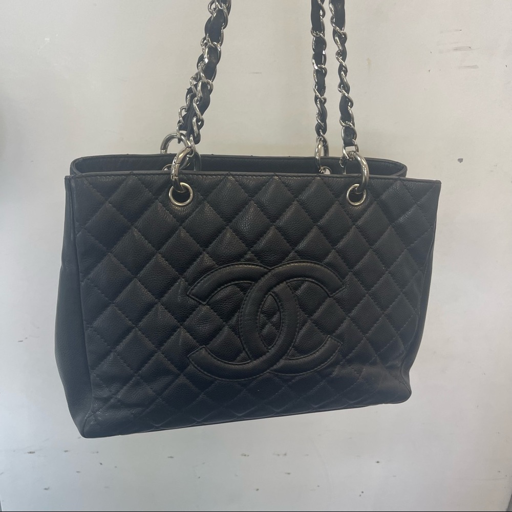 CHANEL GRAND SHOPPER BLACK CAVIAR LEATHER-PREOWNED